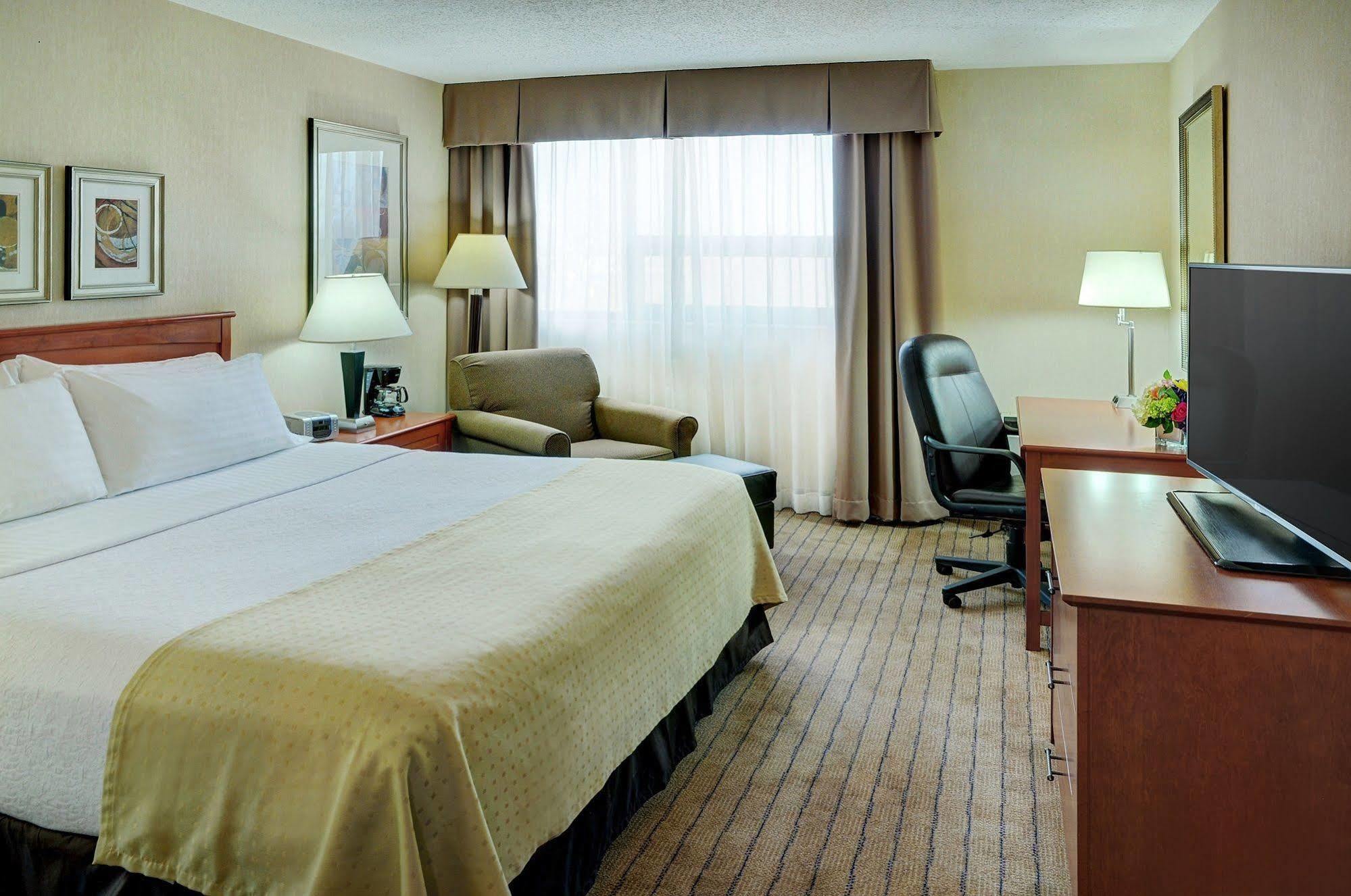 Holiday Inn Guelph Hotel & Conference Centre, An Ihg Hotel Exterior photo