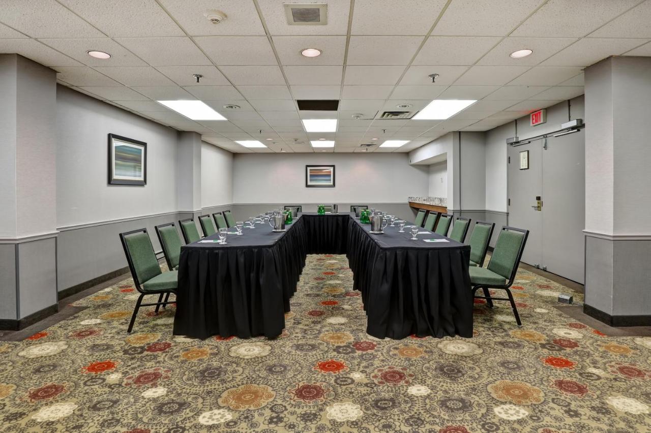 Holiday Inn Guelph Hotel & Conference Centre, An Ihg Hotel Exterior photo